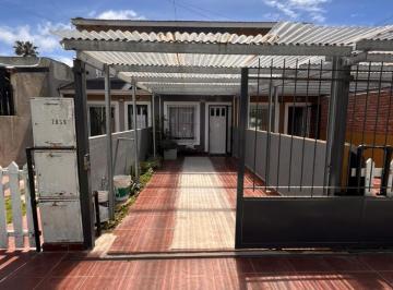 Casa · 62m² · 2 Dormitorios · 1 Cochera · Mogotes; Triplex de 3 Ambientes