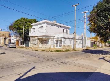 Casa · 222m² · 7 Ambientes · 3 Cocheras · Vanta Casa Barrio San Martin. 3 Dorm., Terraza y Cochera Triple. Apto Hipotecario.