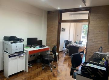 Oficina comercial · 50m² · 2 Ambientes · Oficina en en 1°piso Al Fte