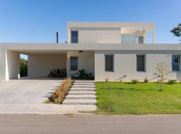 Casa · 348m² · 4 Ambientes · Hermosa Vivienda en El Barrio La Concepcion de Lujan