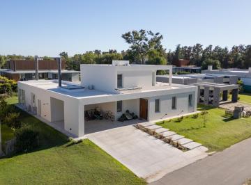 Casa de 4 ambientes, Luján · Hermosa Vivienda en El Barrio La Concepcion de Lujan