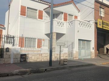 Casa de 11 ambientes, Córdoba · Casa con 225 m² y 3 Dorm. en Venta, Alto Alberdi