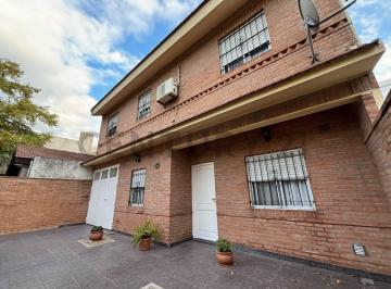 Casa · 166m² · 5 Ambientes · 1 Cochera · Venta Casa 5 Ambientes con Cochera Doble y Patio en Villa Udaondo