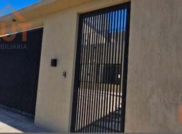 Casa · 168m² · 3 Dormitorios · 2 Cocheras · Casa Gerencial a Estrenar 3 Dorm. con Pileta