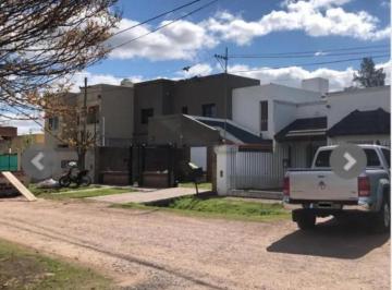 Casa · 120m² · 4 Ambientes · 1 Cochera · Casa en Venta - 3 Dorm. 2 Baños - 570 m² - Lujan