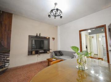 Casa · 65m² · 3 Ambientes · 1 Cochera · Venta Casa 3 Ambientes con Cochera y Terraza en Banfield Este