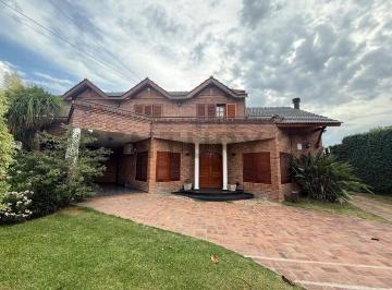 Casa · 289m² · 5 Ambientes · 3 Cocheras · Venta Casa 5 Ambientes Pilar Centro Lote 1013 m² con Pileta Quincho y Jardin Apto Credito