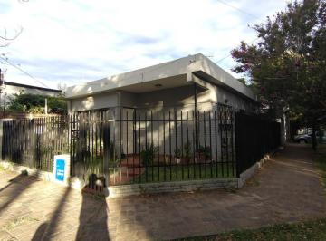 Casa · 98m² · 4 Ambientes · 2 Cocheras · Casa Americana en Muy Buen Estado