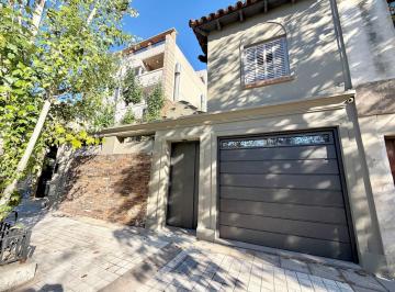 Casa · 230m² · 4 Ambientes · Casa en Venta en Lomas de Zamora, G. B. a. Zona Sur, Argentina