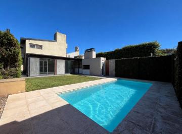 Casa · 144m² · 5 Ambientes · 3 Cocheras · Venta - Casa 3 Dorm. con Quincho, Piscina y Parque en Alvear.
