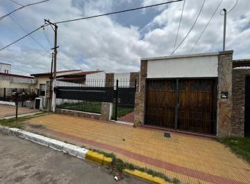 Casa de 7 ambientes, Ensenada · Venta Casa 123 E/ 34 y 35
