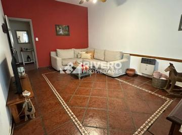Casa · 195m² · 4 Ambientes · 2 Cocheras · Casa en Venta Castelar Norte - Escucha Oferta