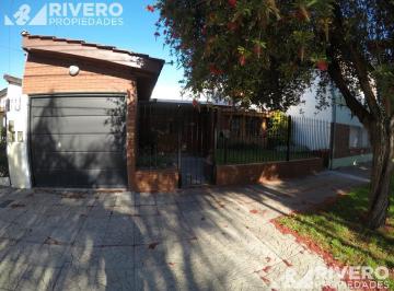 Casa · 195m² · 4 Ambientes · 2 Cocheras · Casa en Venta Castelar Norte - Escucha Oferta