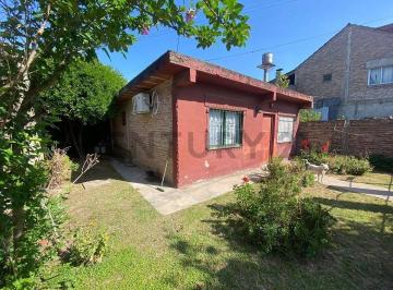 Casa · 70m² · 3 Ambientes · Venta de Casa 3 Ambientes con Jardin Cochera Parrilla y Lote Propio Bella Vista a m de Av Gaspa