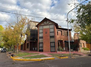 Casa de 4 ambientes, Las Cañas · Euskadi Vende Gran Casa Esquina