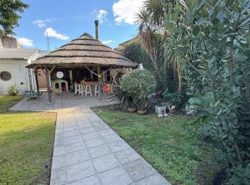 Casa · 228m² · 6 Ambientes · 2 Cocheras · Casa en Venta Multifamiliar con Quincho en Moron