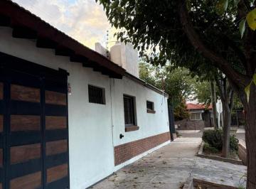 Casa · 175m² · 5 Ambientes · 1 Cochera · Casa en Godoy Cruz