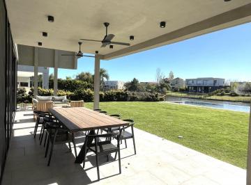 Casa · 195m² · 6 Ambientes · 5 Cocheras · Casa de Hormigón Visto en Venta a La Laguna en El Cantón - Islas, Escobar / Acepta Financiación