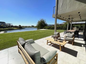 Casa · 195m² · 6 Ambientes · 5 Cocheras · Casa en Venta a La Laguna en El Cantón - Islas, Escobar