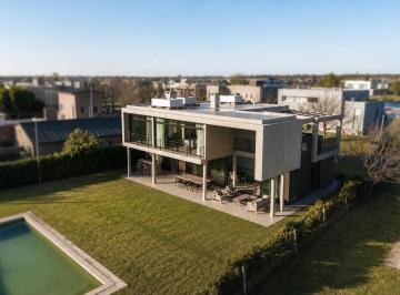 Casa · 195m² · 6 Ambientes · 5 Cocheras · Casa en Venta a La Laguna en El Cantón - Islas, Escobar / Acepta Financiación