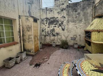 Casa · 61m² · 4 Ambientes · 1 Cochera · Casa 4 Amb. Lote Propio C/patio a Refaccionar en San Andrés