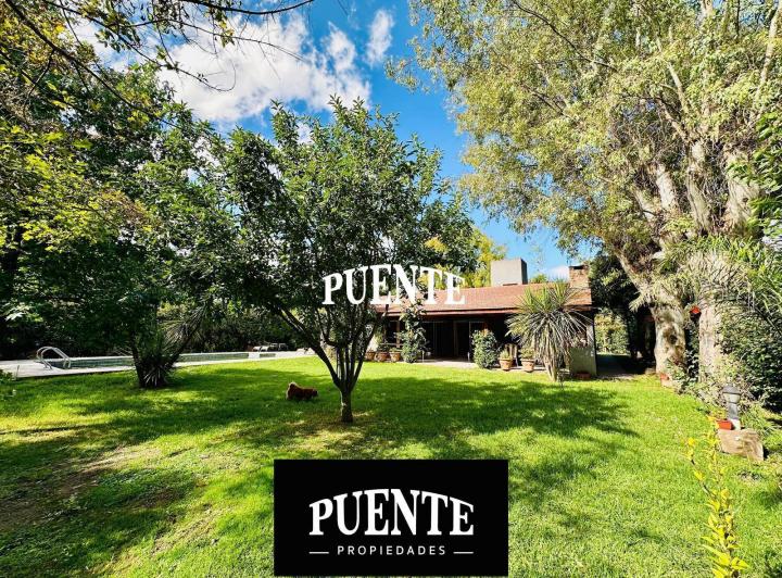 Casa · 220m² · 5 Ambientes · 1 Cochera