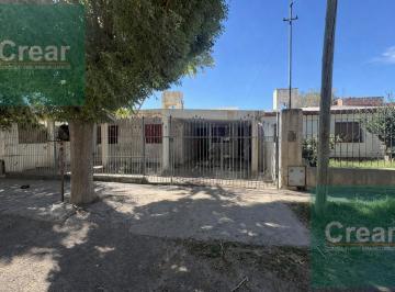 Casa · 4 Ambientes · 1 Cochera · Casa en Villa Regina