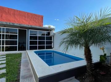 Casa · 141m² · 10 Ambientes · 1 Cochera · Casa en Itaembé Guazú