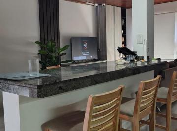 Casa · 141m² · 10 Ambientes · 1 Cochera · Casa en Itaembé Guazú