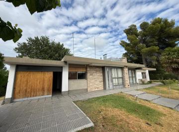 Casa · 298m² · 10 Ambientes · 1 Cochera · Propiedad Sobre Rn143 - Dos Casas, Pileta, Gran Parque