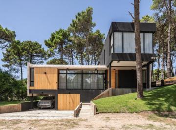 Casa · 290m² · 5 Ambientes · 2 Cocheras · Venta Casa 5 Ambientes Barrio Pioneros Pinamar