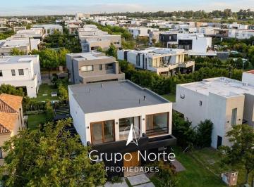 Casa · 245m² · 7 Ambientes · 2 Cocheras · Casa en Venta en Los Castaños, Nordelta
