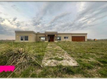 Casa · 146m² · 4 Ambientes · 1 Cochera · Casa en Alquiler Temporal