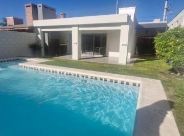 Casa de 5 ambientes, Córdoba · Venta | Exclusiva Casa | 3 Dormi | Pileta | Patio | Cochera Doble