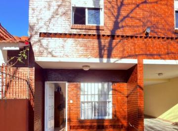 Departamento · 60m² · 4 Ambientes · 1 Cochera · Triplex Al Frente con Espacio Vehicular y Gas Natural!