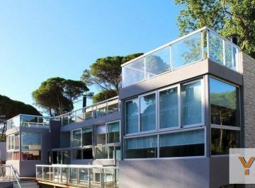 Hotel · 100m² · 21 Ambientes · Hotel en Venta - 20 Dorm. 21 Baños - 138 m² - Carilo
