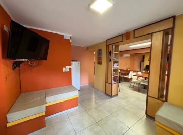 Casa · 84m² · 6 Ambientes · Casa Al Frente de Tres Dorm. a m de Bv Oroño PH Pb