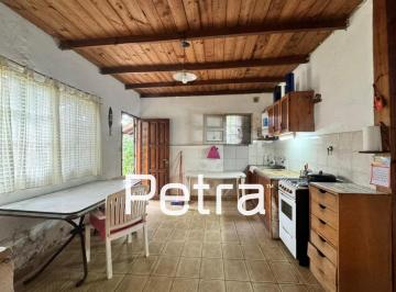 Casa · 230m² · 3 Ambientes · 1 Cochera · Casa en Venta en Pinamar. a Refaccionar