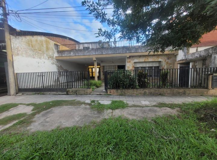 Casa · 145m² · 3 Dormitorios · 2 Cocheras