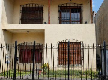 Casa · 195m² · 6 Ambientes · 4 Cocheras · Casa en Venta en El Palomar, Morón.