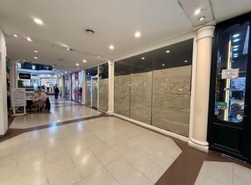 Local comercial · 72m² · 3 Ambientes · Local Doble Premium 72 m² | 8 m Vidriera | Palace Garden