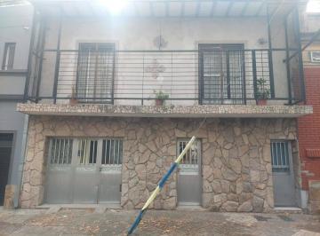 Casa · 160m² · 8 Ambientes · 1 Cochera · Casa de 3 Dorm. con Cochera Arroyito Rio