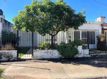 Casa · 100m² · 3 Ambientes · 1 Cochera · Vendo Casa Oportunidad Barrio Ituzaingó