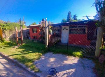 Casa · 139m² · 5 Ambientes · Se Vende Casa de 3 Dorm. + Dpto con Pileta en Unquillo