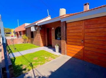 Casa · 144m² · 4 Ambientes · 1 Cochera · Venta Casa de 3 Dorm. + Dpto en B° Los Gigantes