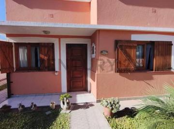 Casa · 200m² · 3 Ambientes · 3 Cocheras · Venta Casa con Quincho en Alejandro Korn - San Vicente