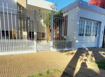 Casa · 125m² · 3 Ambientes · Casa en Venta - 2 Dorm. 1 Baño - Villa Luzuriaga