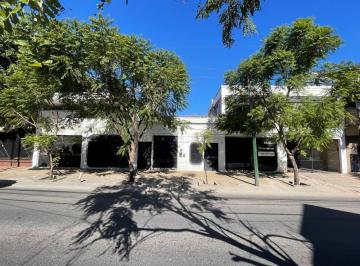 Casa · 533m² · 4 Ambientes · 2 Cocheras · Venta Local con Casa 4 Ambientes Sobre Lote de 978 m², Zona Ituzaingo Norte!