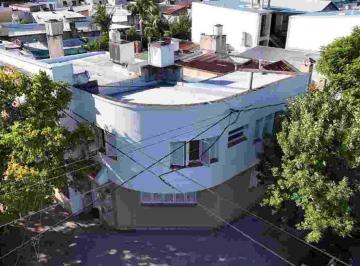 Casa · 161m² · 5 Ambientes · Casa Racionalista en Esquina - Apto Crédito