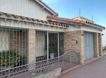Casa · 249m² · 5 Ambientes · 1 Cochera · Venta Casa Maipú 2 Cuadras de La Plaza Una Planta